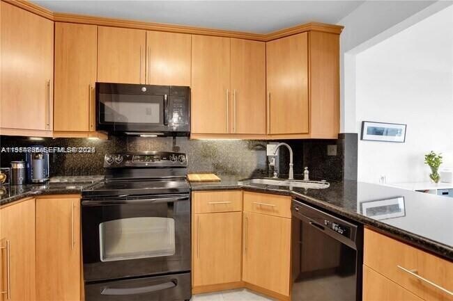 Building Photo - 1228 West Ave