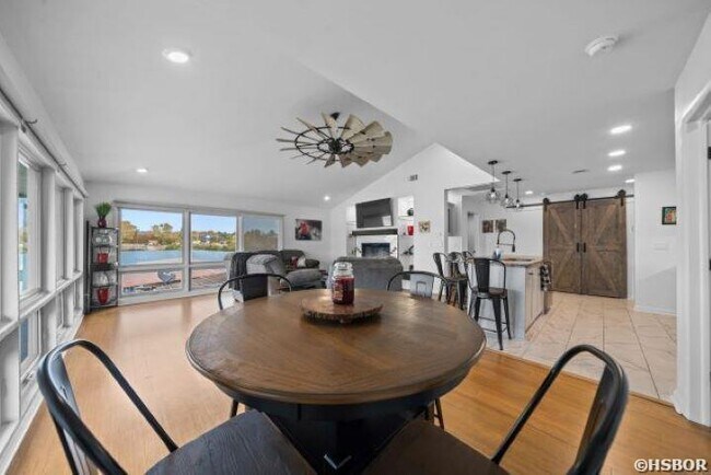 Building Photo - 100 Bayou Point