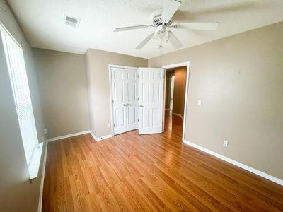 Building Photo - 123 Hawk's Nest Ct