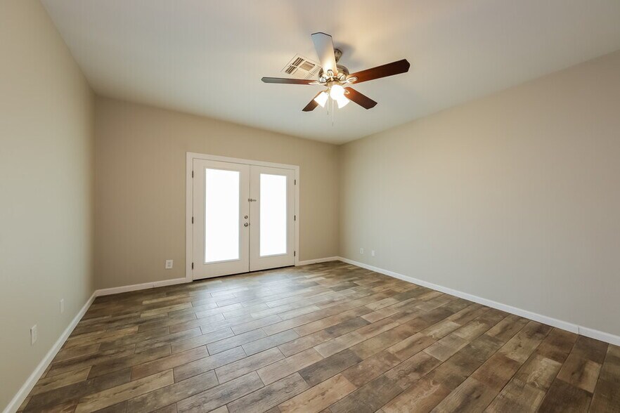 Building Photo - 10609 W Angels Ln