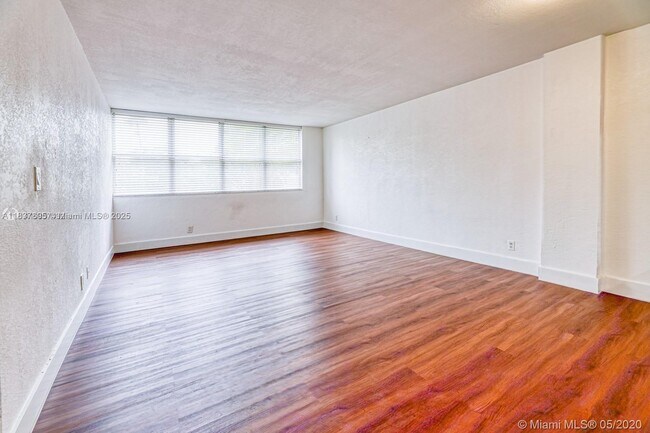 Building Photo - 9001 SW 77th Ave