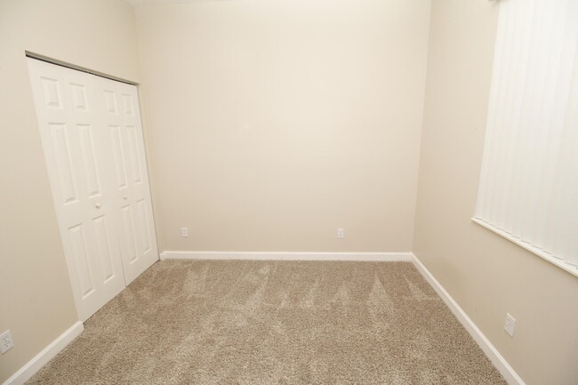 Building Photo - 523 Gardendale Cir SE