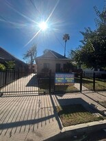 Building Photo - 532 W 55th St