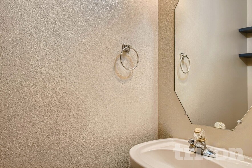 Building Photo - 761 Meghann Ln