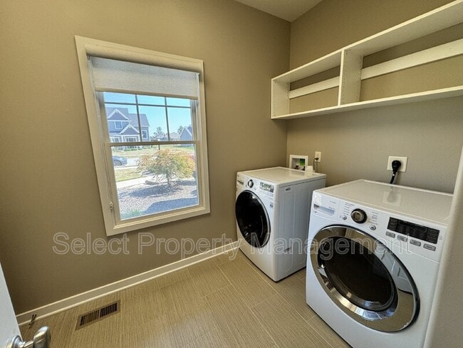 Building Photo - 1752 Woodlark Dr