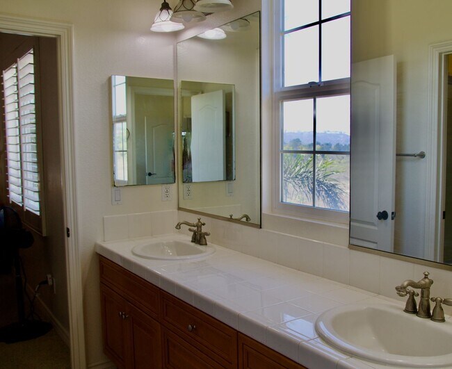 Building Photo - Carlsbad Arroyo Retreat