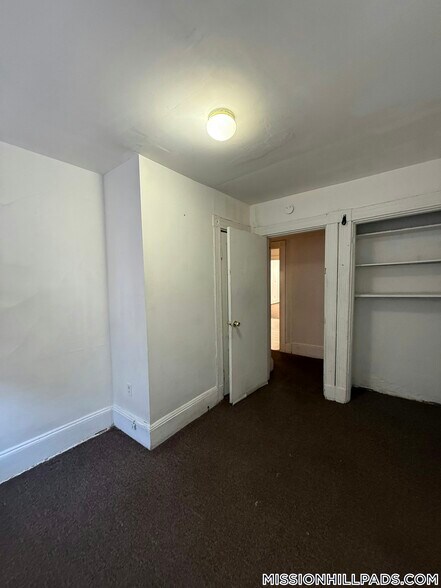 Building Photo - 8 Parker Hill Ave