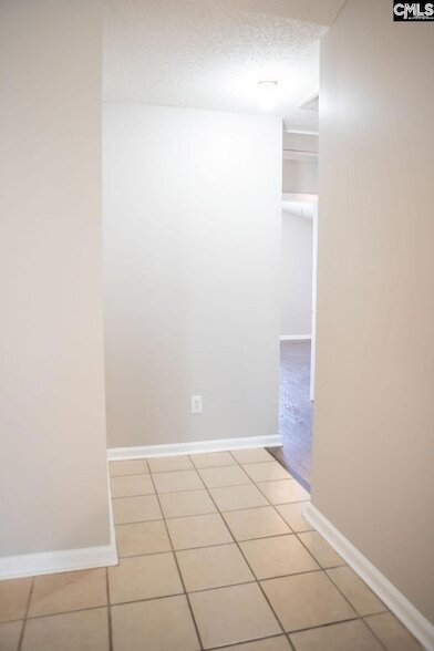 Building Photo - 33 Oak Lake Ct