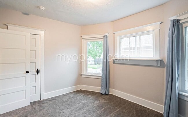 Building Photo - 1512 Binney St