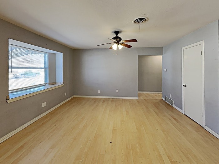 Building Photo - 4731 Bedford Dr