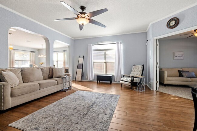 Building Photo - Single story home with study located in Miramar.