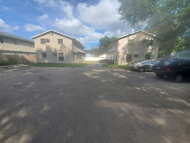 Building Photo - 426 18th Pl S