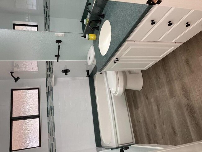 Building Photo - 502 Oak Ridge Dr