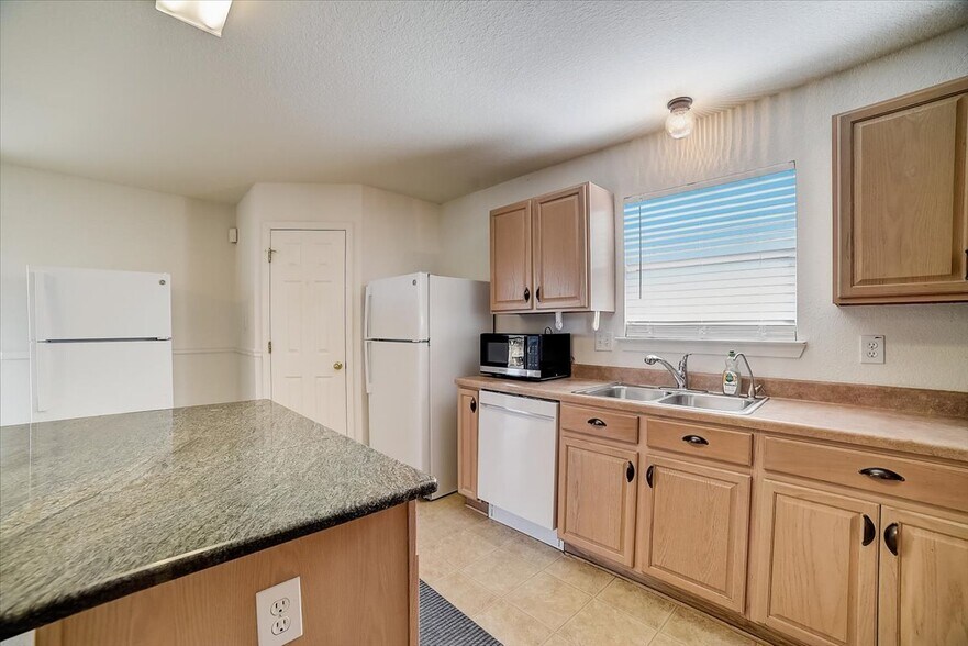Building Photo - 8823 Veranda Ct