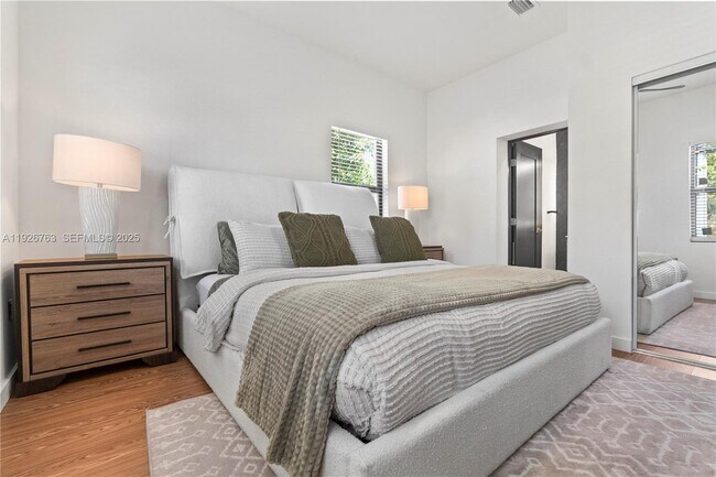 Building Photo - 601 SW 1st St