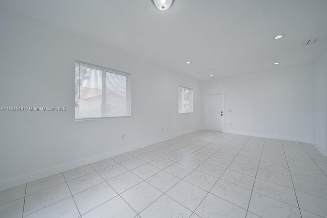 Building Photo - 14750 NE 7th Ave