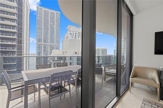 Building Photo - 1000 Brickell Plz