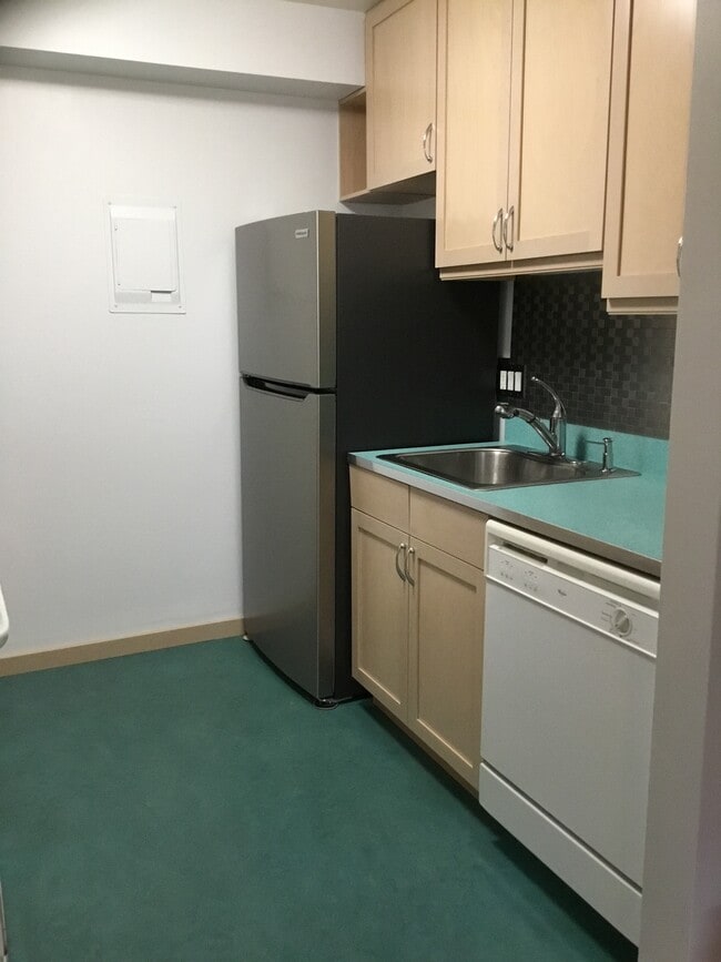 Kitchen - 1245 S Maple Rd