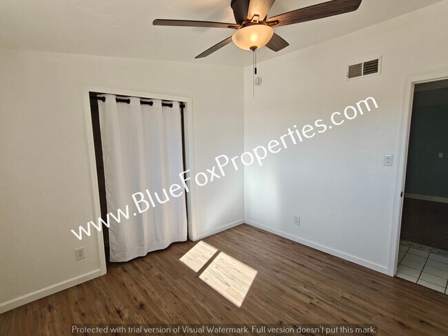 Building Photo - 3310 W Calle Toronja