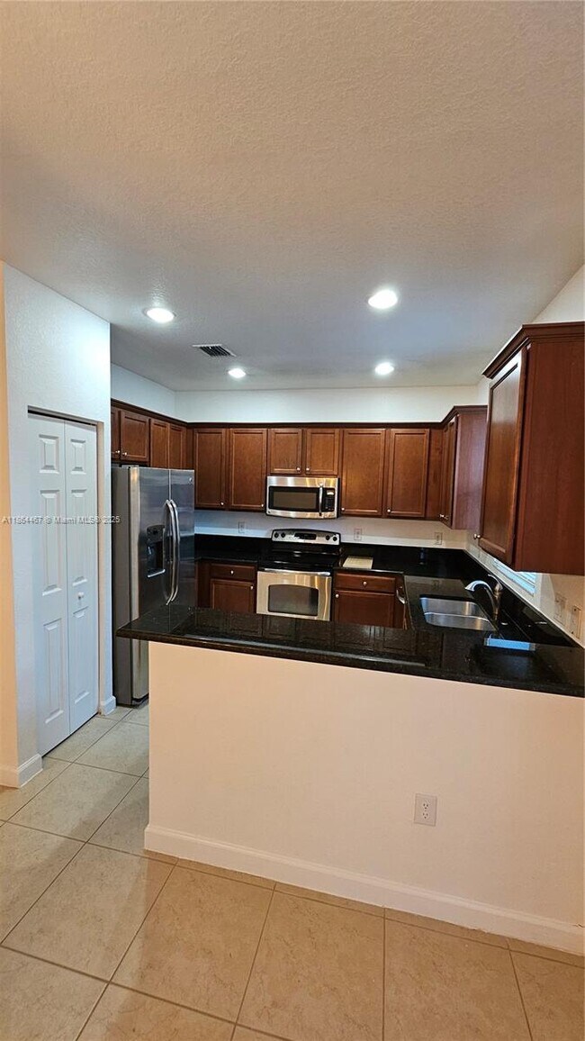 Building Photo - 8785 NW 116th Ct