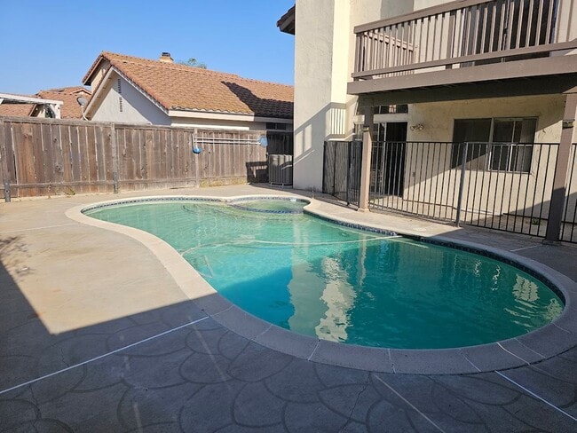 Building Photo - 4bed 2.5bath Remodeled inc. Solar & Pool