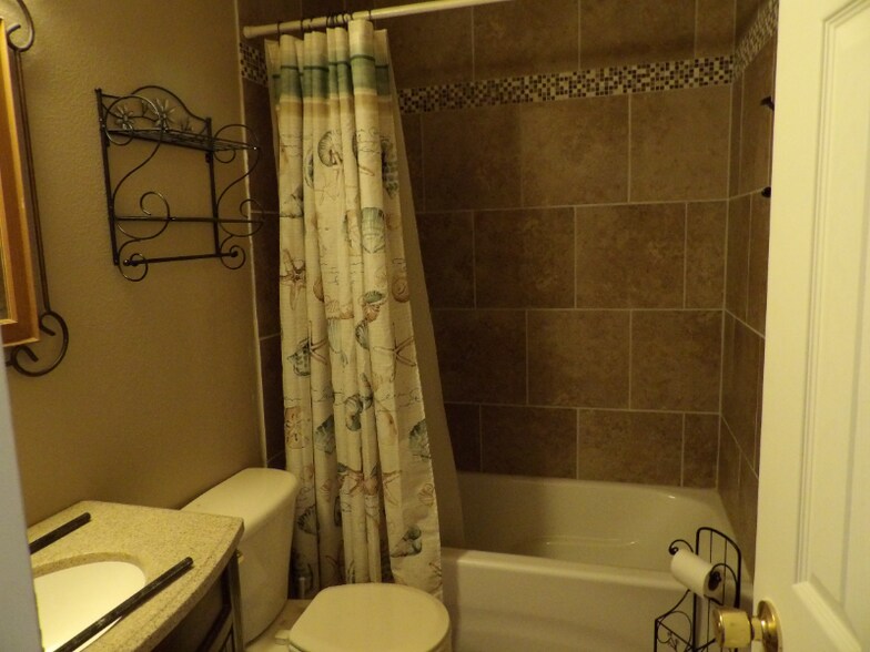 Building Photo - 1031 Rancher Dr