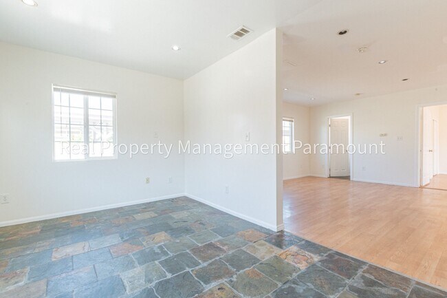 Building Photo - 3248 W 111th St