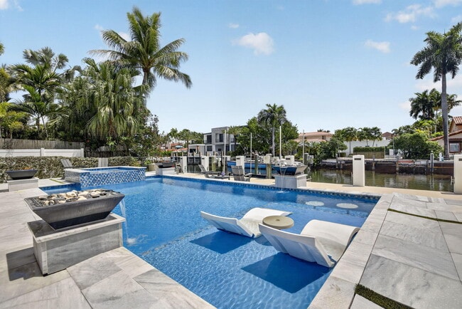 Building Photo - 334 Isle of Capri Dr