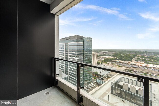 Building Photo - 1650 Silver Hill Dr