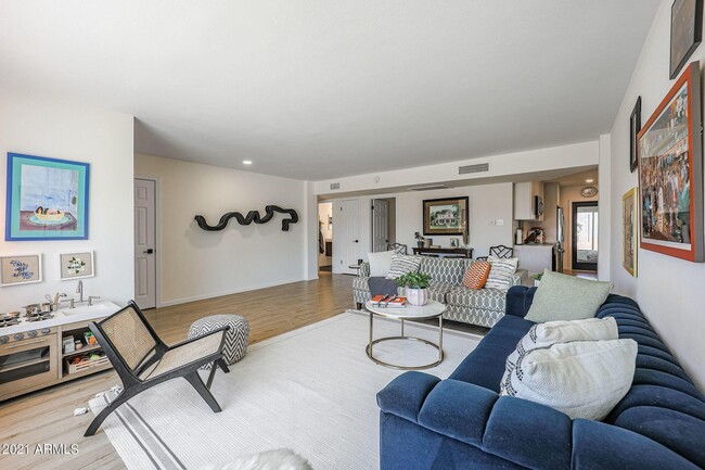 Building Photo - 8133 N 16th Dr