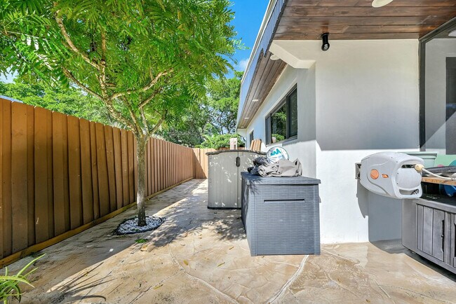 Building Photo - 836 Orchid Dr