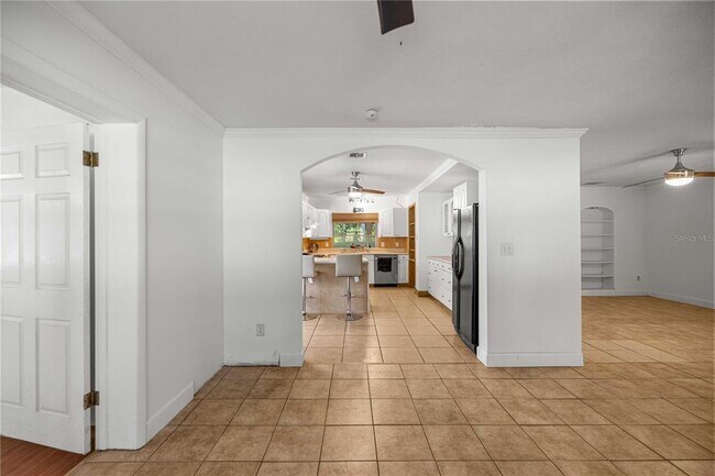 Building Photo - 3821 SW 7th Avenue Rd