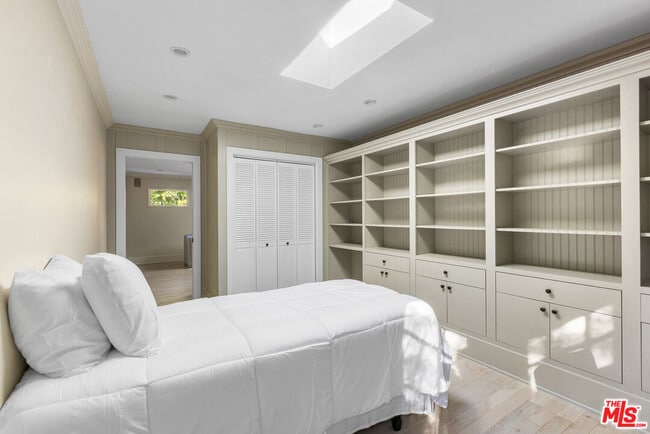 Building Photo - 9520 Gloaming Dr