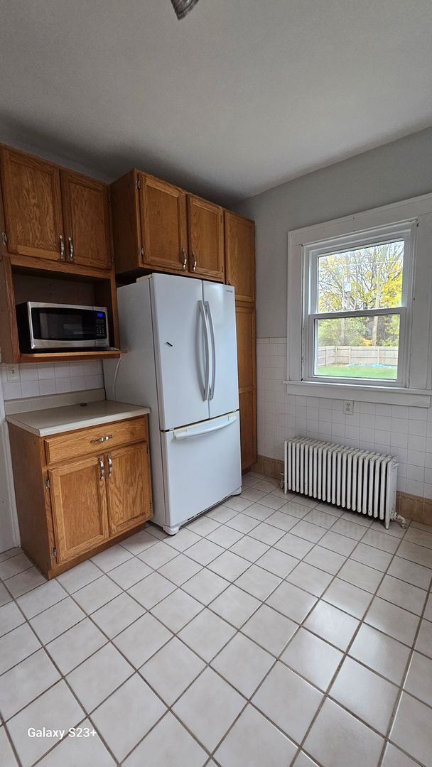 Building Photo - Beautifully updated 3 Bedroom