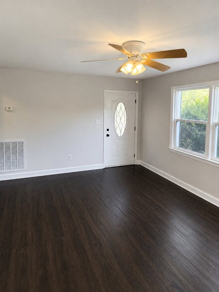Building Photo - 1411 Stansfield Dr