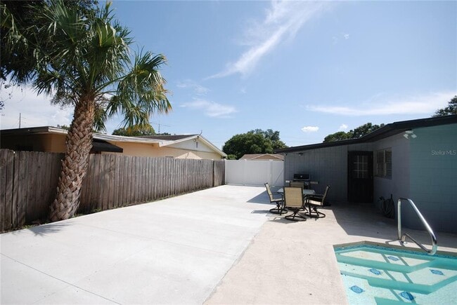 Building Photo - 6515 La Mesa Cir