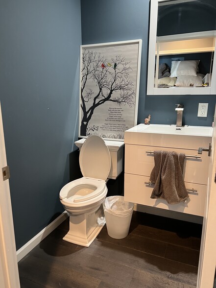 Building Photo - 1510 Hauser Blvd