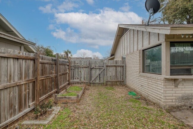 Building Photo - 6502 Bridgewater Cove