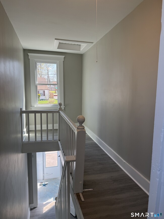 Building Photo - 420 Short Beach Rd