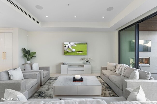 Building Photo - 6587 N Palmeraie Blvd