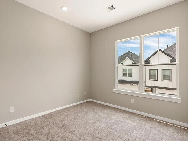 Building Photo - 6712 Parker Oaks Ln