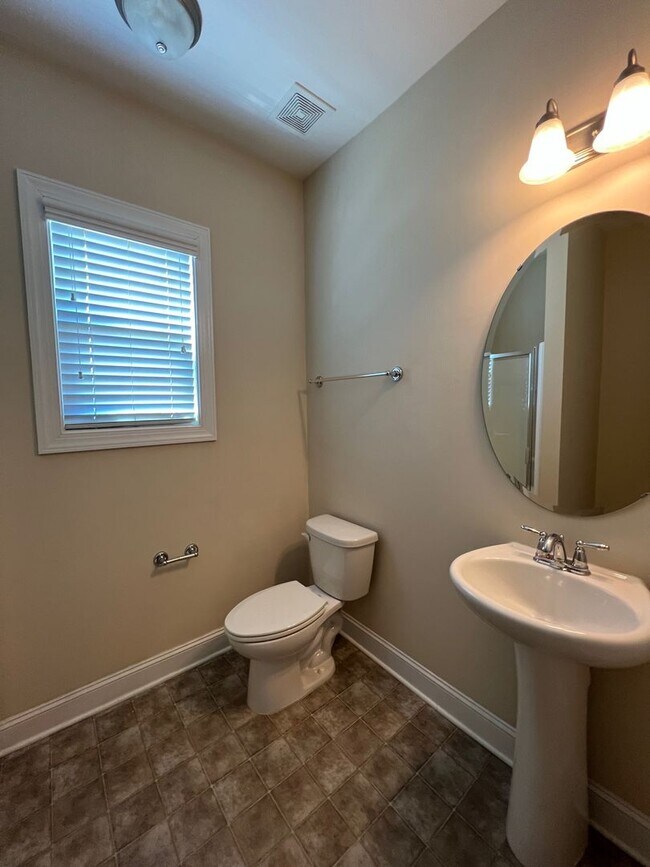 Building Photo - Beautiful 4 Bedroom, 3 Bath Home in Hope M...