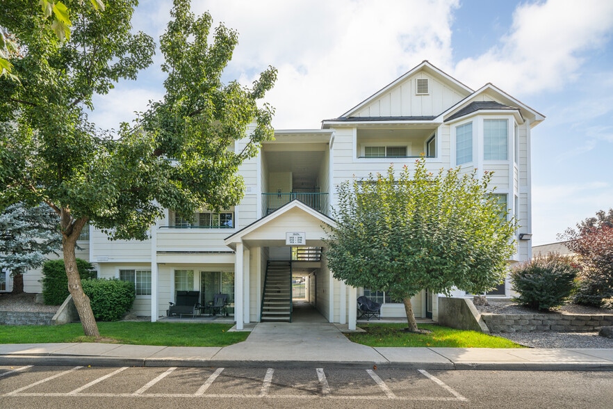 Building Photo - Granite Court Apartments