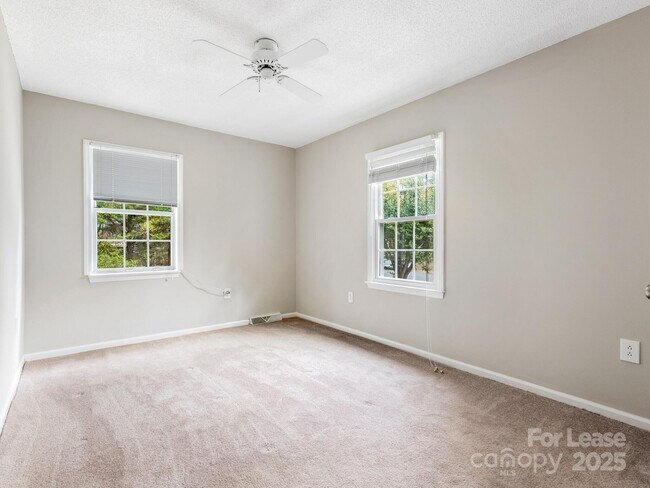 Building Photo - 9701 Kent Village Dr