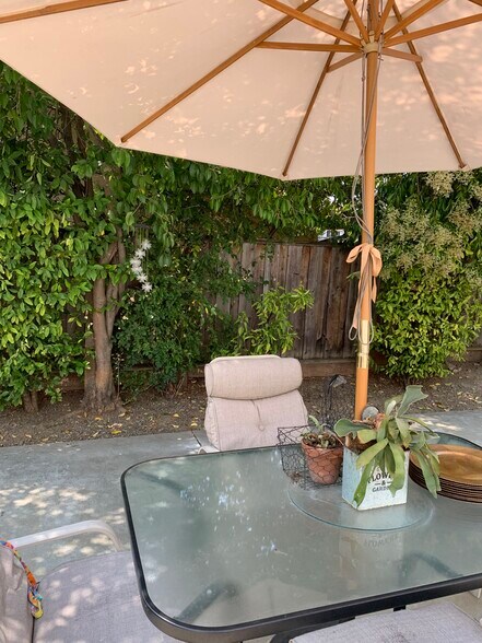 Building Photo - 3900 Seven Hills Rd