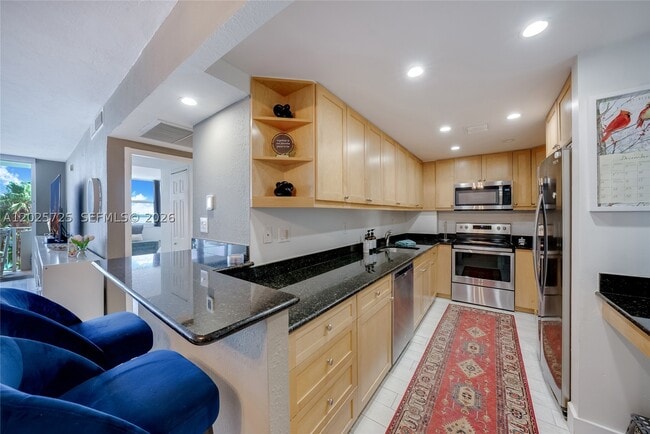 Building Photo - 10350 W Bay Harbor Dr