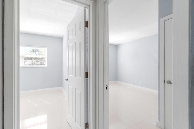 Building Photo - 416 NE 15th Ave