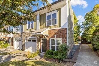 Building Photo - Gorgeous End Unit Townhome In Apex NC! Spa...