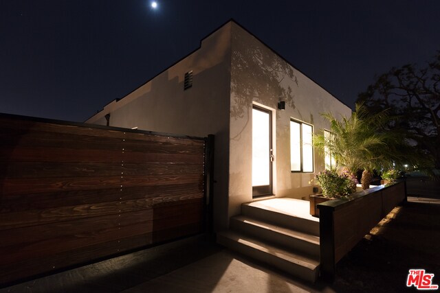 Building Photo - 3777 Rosewood Ave