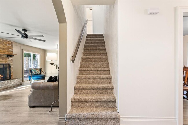 Building Photo - 600 Pin Tail Ln
